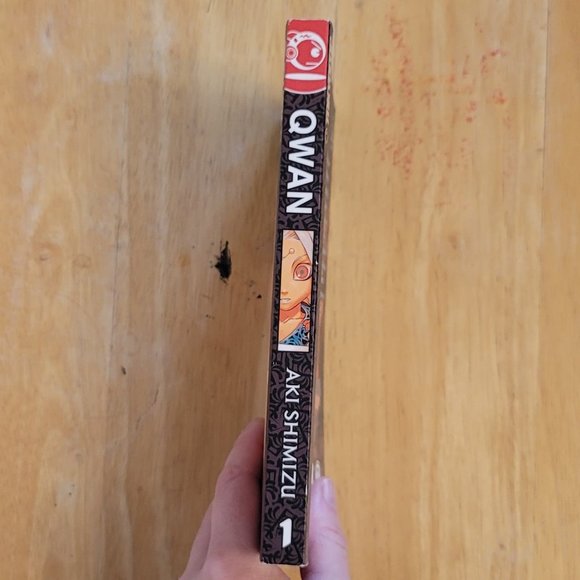 ๐ Qwan Volume 01 by Aki Shimizu Manga - Picture 3 of 4